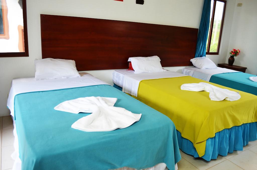 Piedras Blancas Lodge Puerto Ayora  Chambre photo
