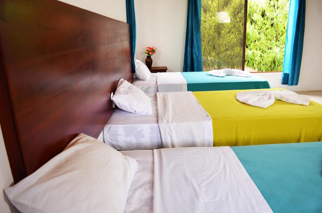 Piedras Blancas Lodge Puerto Ayora  Chambre photo