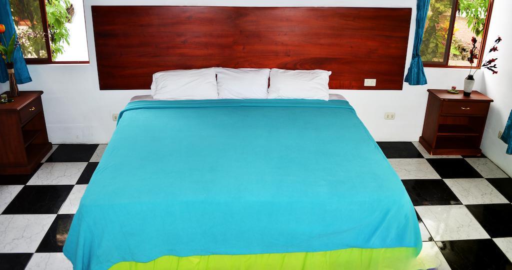 Piedras Blancas Lodge Puerto Ayora  Chambre photo